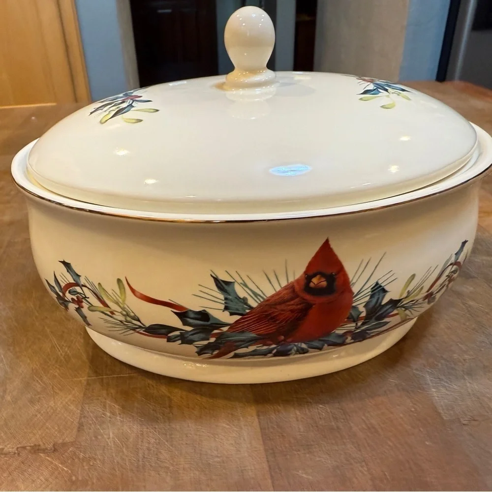 Lenox Winter Greetings Cream and Red Cardinal Covered Dish Christmas Dish